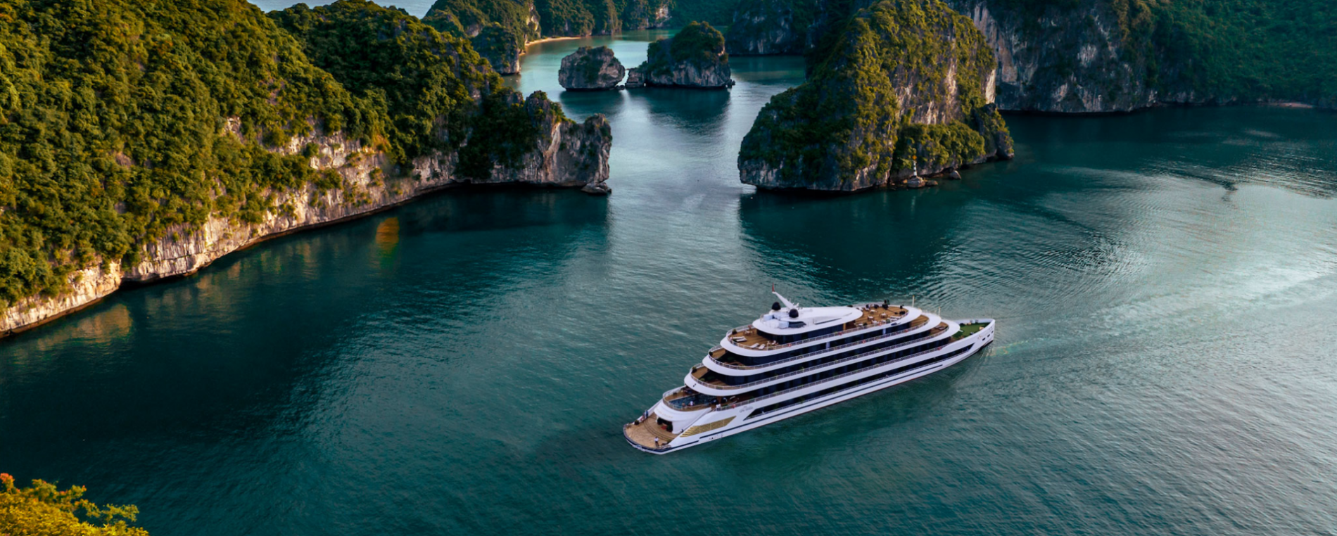 LuxCruises - Trọn vẹn trải nghiệm du thuyền "Journeys of Wholeness" LuxCruises - Trọn vẹn trải nghiệm du thuyền "Journeys of Wholeness"